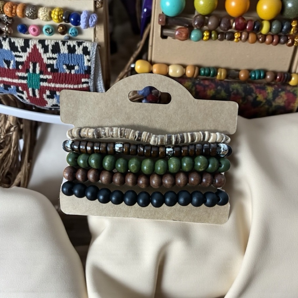 Fashion Jewelry Multicolor Beaded Bracelets with leaf charm - Picture 2 of 6